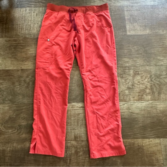 FIGS limited edition clay Large scrub set Kade pants and Kasma top like new - Picture 6 of 16